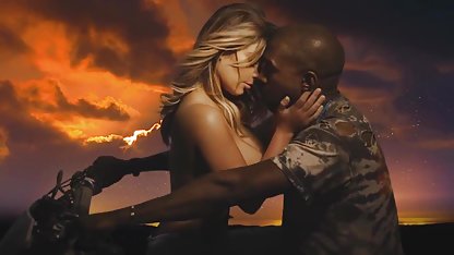 言葉の上に新しい。 真野 ゆりあ エロムビ