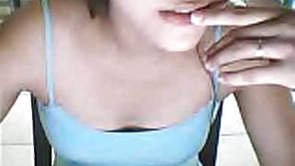 TRILLIUM エロムビ 動画 Masturbatesピンクの雰囲気ながらベッド